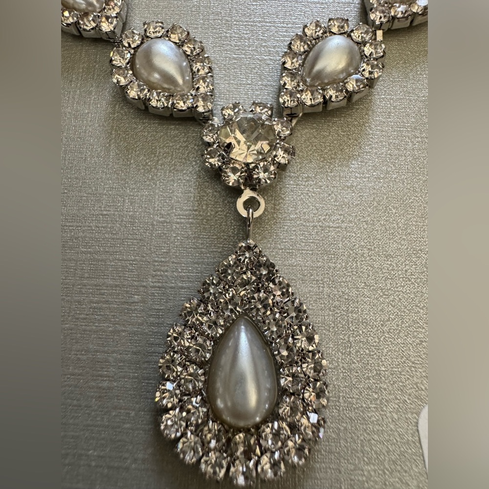 NEW Pearl Necklace and Earring Set by Nicole Miller New York Occasion - Picture 4 of 6